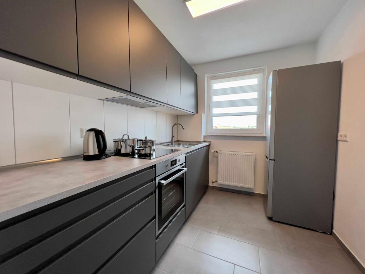 Nujen- Hotel Und Apartment Stuttgart Zuffenhausen Exteriör bild