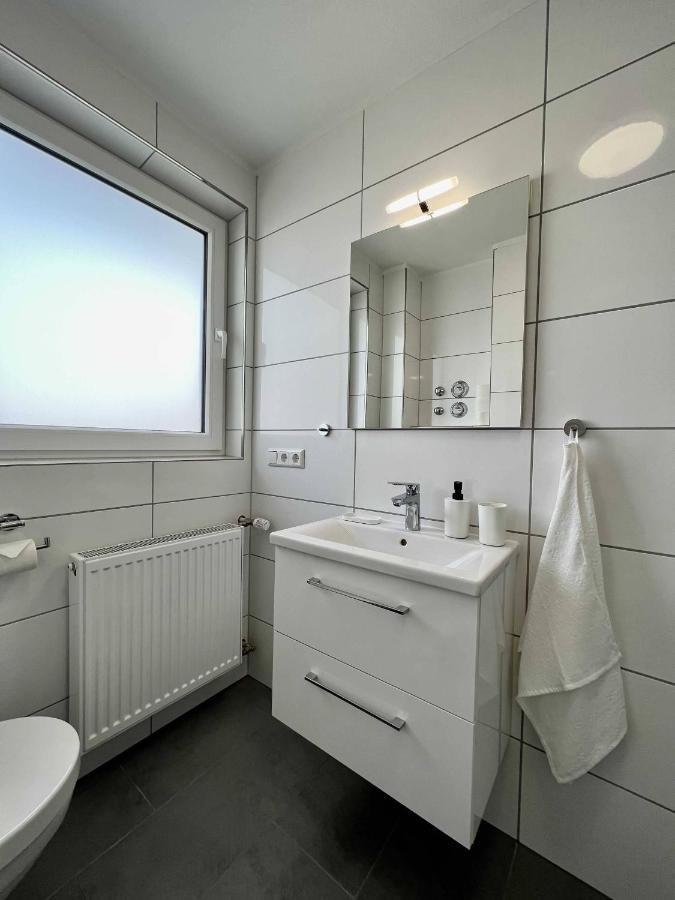 Nujen- Hotel Und Apartment Stuttgart Zuffenhausen Exteriör bild