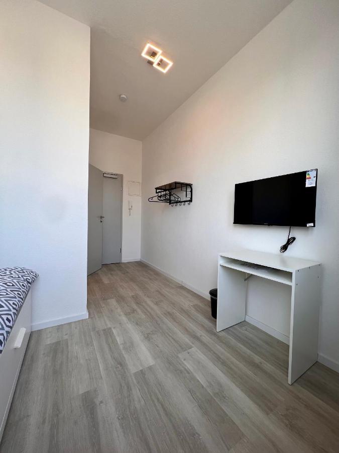 Nujen- Hotel Und Apartment Stuttgart Zuffenhausen Exteriör bild