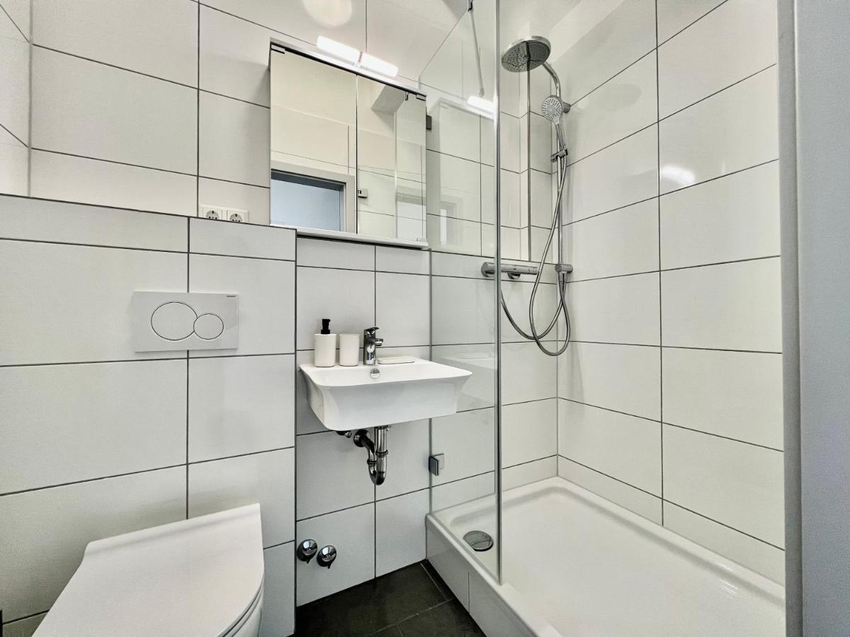 Nujen- Hotel Und Apartment Stuttgart Zuffenhausen Exteriör bild