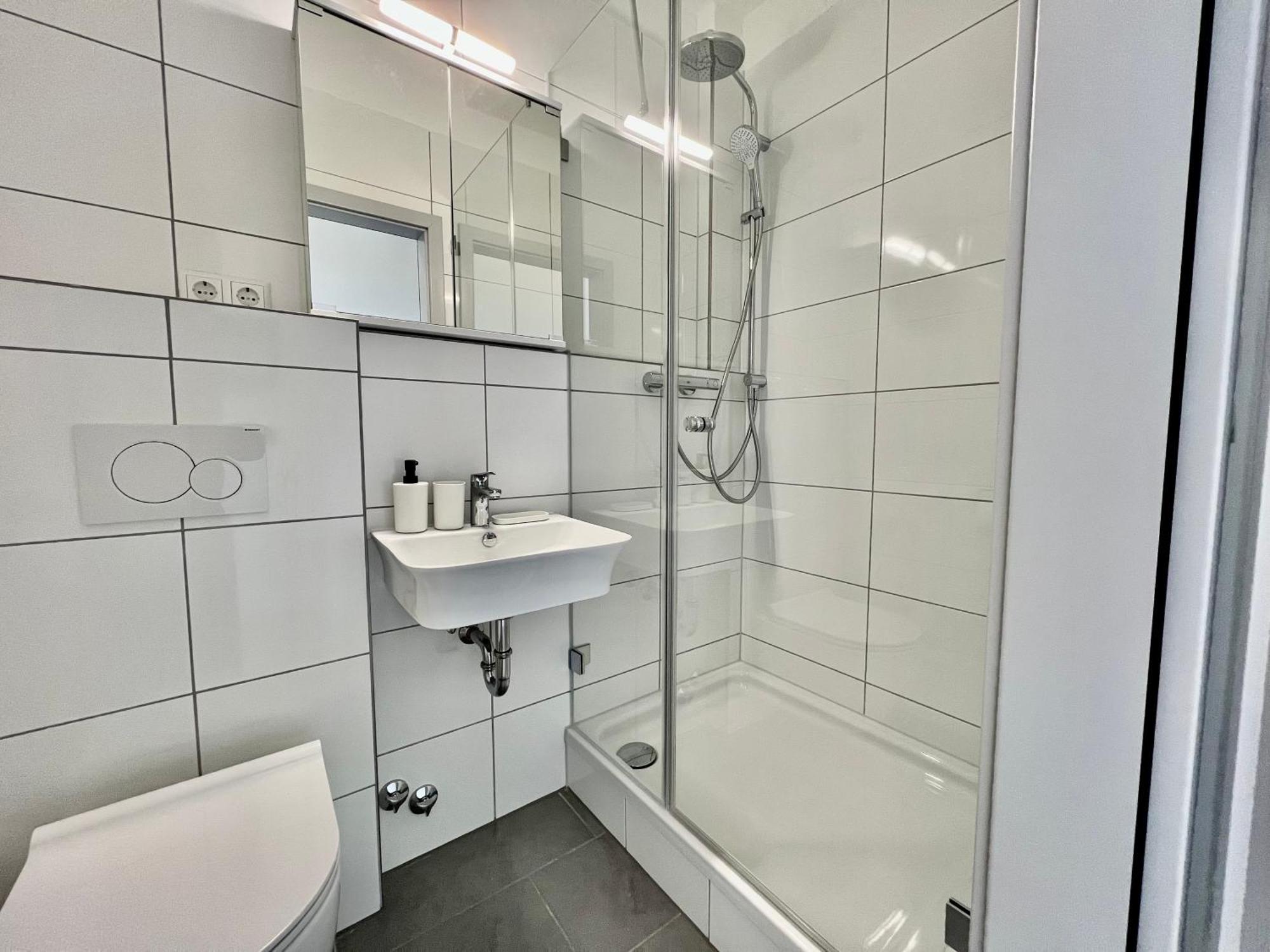 Nujen- Hotel Und Apartment Stuttgart Zuffenhausen Exteriör bild